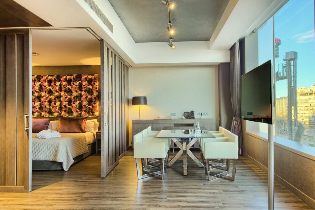 catalonia-barcelona-plaza-2-1024x684