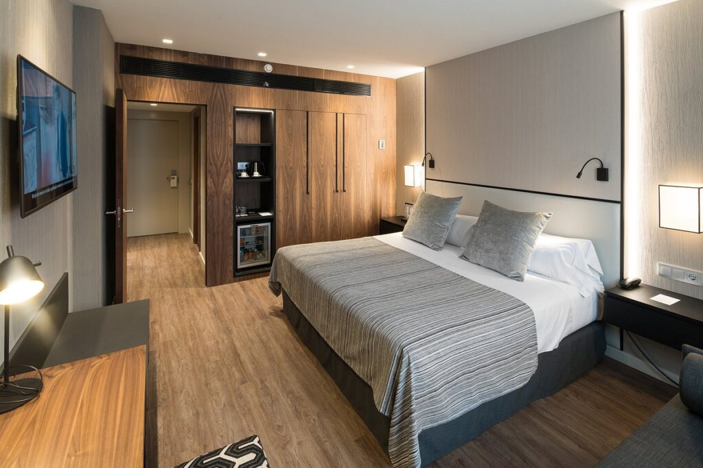 catalonia-barcelona-plaza-5-1024x683